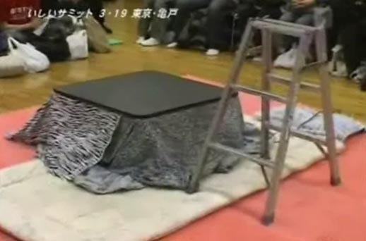 Mesa vs Escalera, ¿¡WTF Japón!? mesa vs escalera