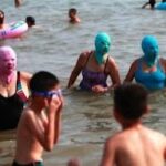 Facekini, la última moda en trajes de baño facekini 2
