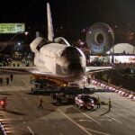 Fotogalería del transbordador Endeavour recorriendo las calles de California la me 1012 shuttle 405 1