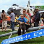 Fotogalería del transbordador Endeavour recorriendo las calles de California shuttle endeavour12