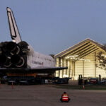 Fotogalería del transbordador Endeavour recorriendo las calles de California shuttle01