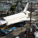 Fotogalería del transbordador Endeavour recorriendo las calles de California shuttle d2 01