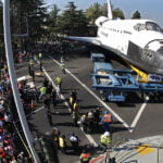 Fotogalería del transbordador Endeavour recorriendo las calles de California shuttle d2 32