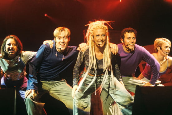 Los peores peinados en la historia de la música Faye Steps