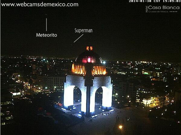 Captan meteoro en la Ciudad de México, cayó en Huetamo Memes Meteoro DF 3