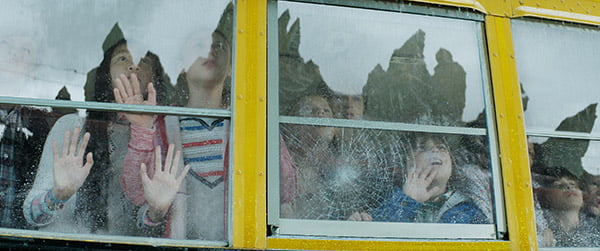 Godzilla 2014 busca ser fiel a 60 años de historia godzilla reboot bus image