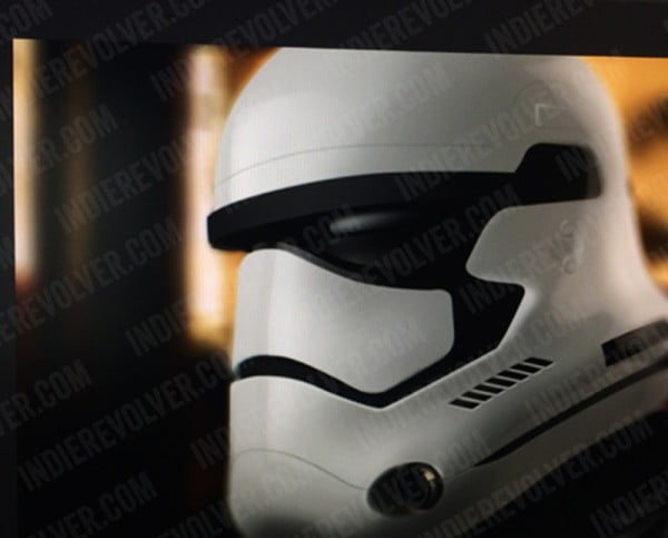 Dan a conocer los villanos de Star Wars VII, Darth Vader pasa lista star-wars-episode-7-stormtrooper-helmet-600x483