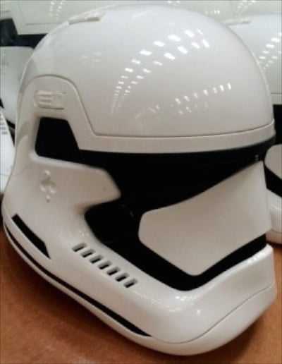 Dan a conocer los villanos de Star Wars VII, Darth Vader pasa lista star-wars-episode-7-stormtrooper-prop