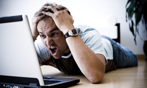 Facebook puede costarte el empleo angry-computer