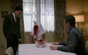 Stephen King, J. J. Abrams y James Franco intentan detener el asesinato de JFK en 11.22.63 Esta escena en particular, te recordará que estas viendo una historia creada por Stephen King.