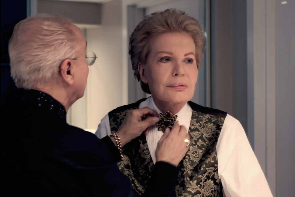 Mucho Mucho Amor… la verdad de Walter Mercado Mucho Mucho Amor La Leyenda de Walter Mercado