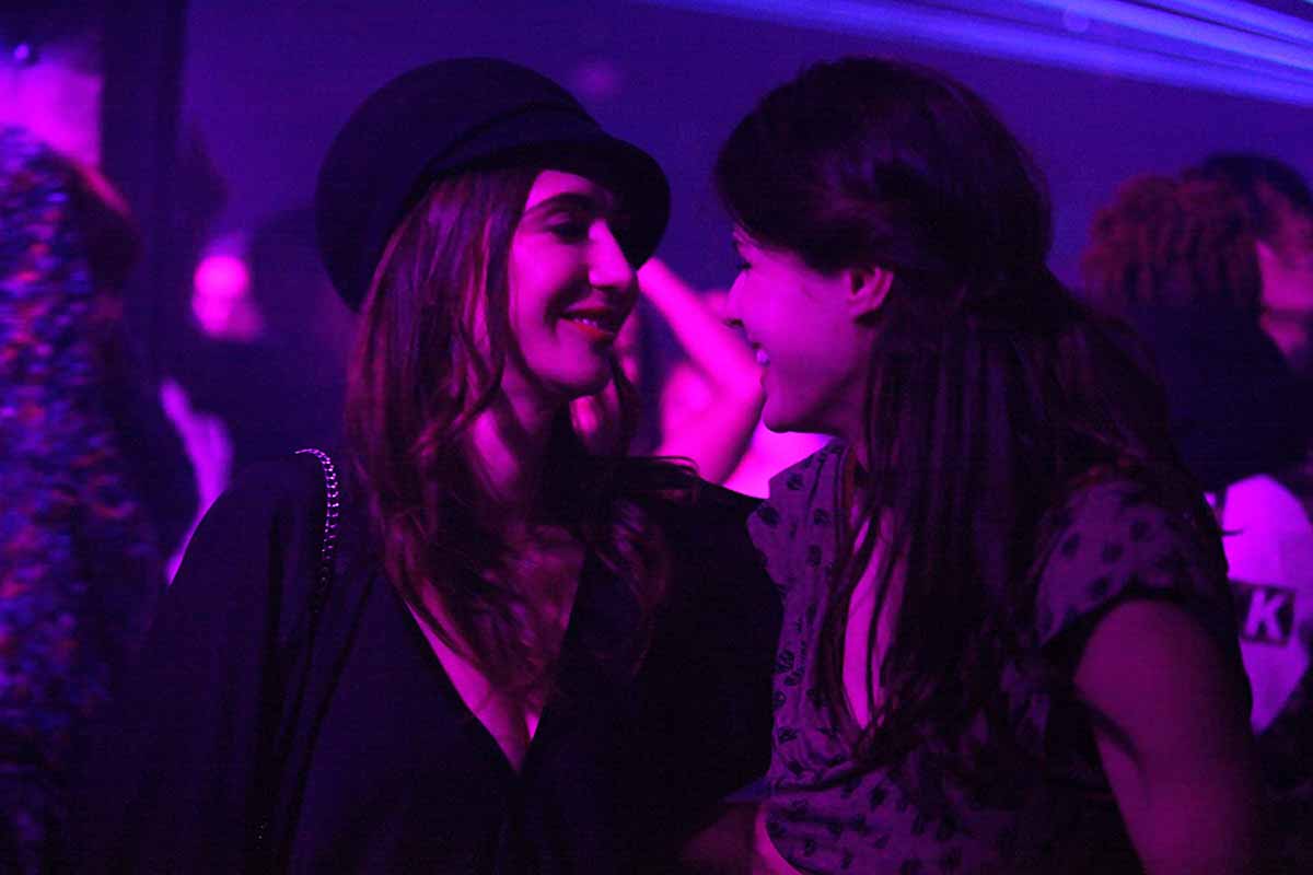 Lost Girls and Love Hotels: ¿Lo peor del 2020? Lost Girls and Love Hotels Carice Van Houten