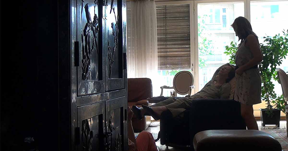 No Home Movie Critica