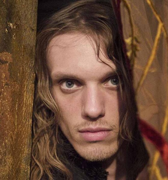 Jamie Campbell Bower protgagonizará remake de Witchcraft