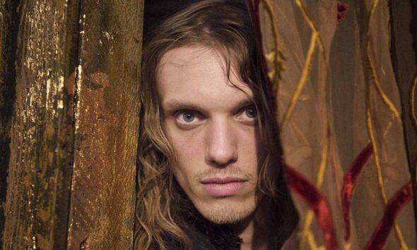 Jamie Campbell Bower protgagonizará remake de Witchcraft